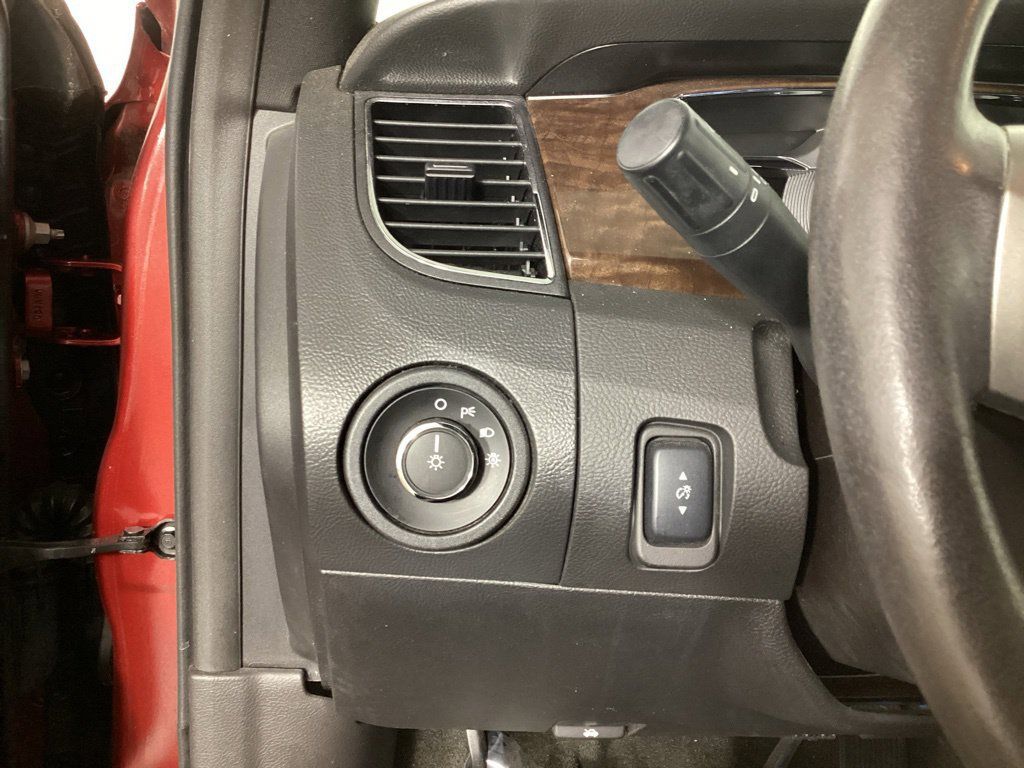Used 2015 Ford Taurus Limited w/ Equipment Group 301A FWD image 12