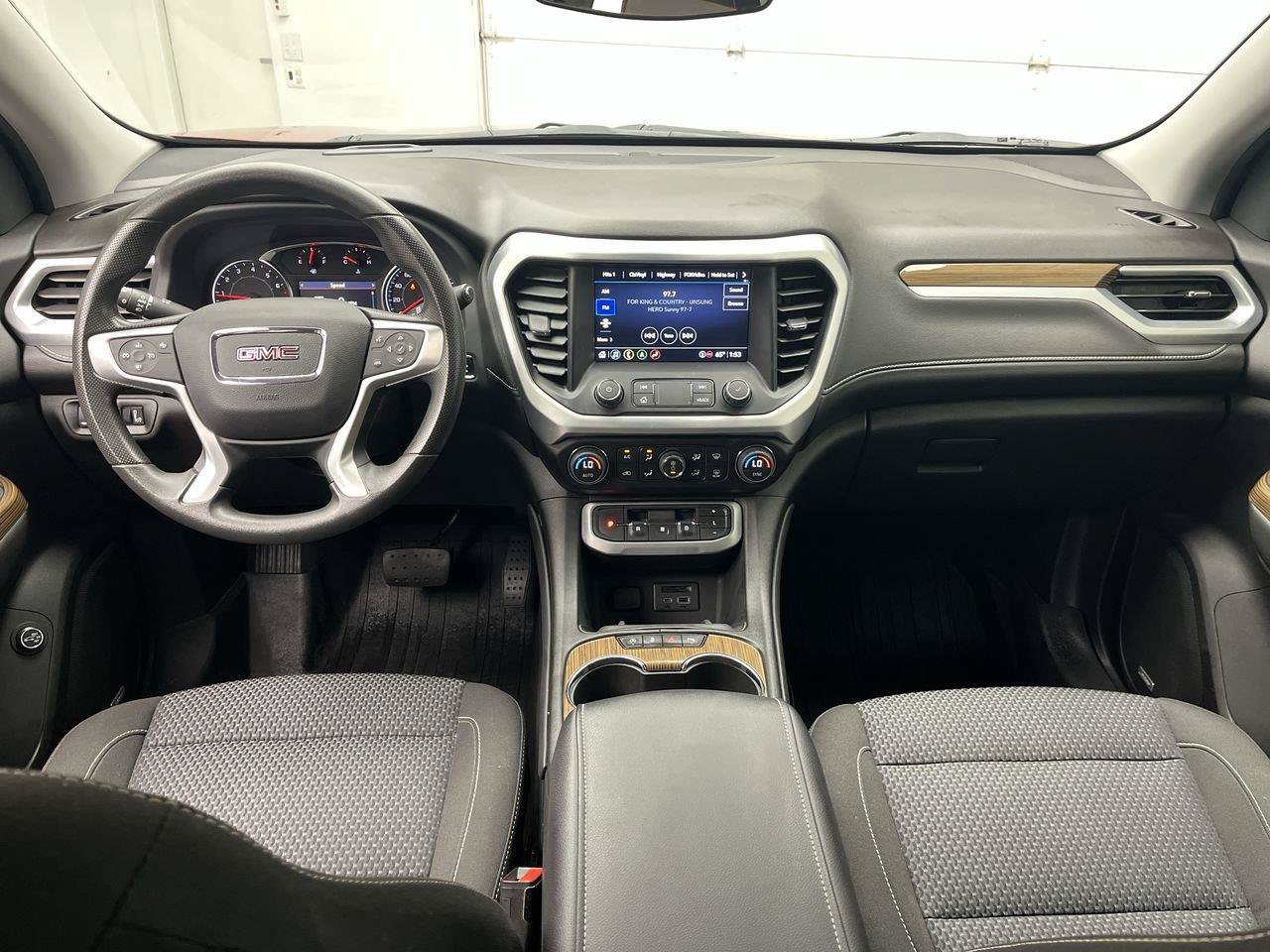 Certified 2023 GMC Acadia SLE w/ Driver Convenience Package AWD/4WD image 4