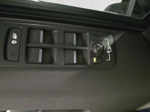 Used 2020 Land Rover Discovery Sport SE AWD/4WD image 28