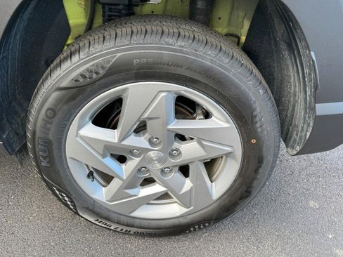 Certified 2025 Hyundai Kona SE image 7