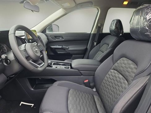 New 2025 Nissan Pathfinder SV image 18