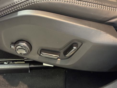 New 2026 Volvo XC60 B5 Ultra w/ Climate Package image 19