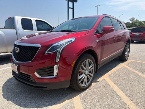 Certified 2025 Cadillac XT5 Sportv w/ LPO, Floor Liner Package AWD/4WD image 2