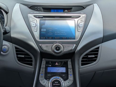 Used 2013 Hyundai Elantra Limited w/ Technology Pkg FWD image 16