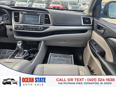 Used 2018 Toyota Highlander XLE image 19