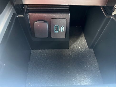 Certified 2022 Ford Explorer XLT w/ Equipment Group 202A image 28