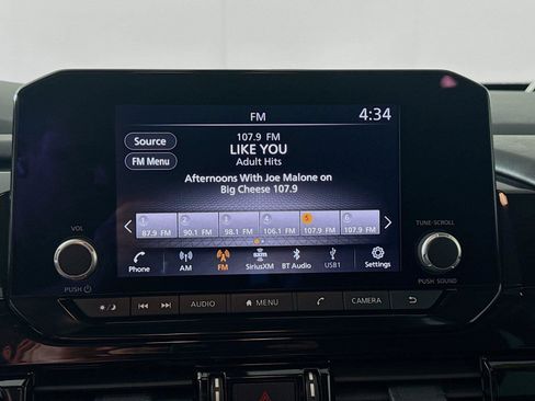 Used 2025 Nissan Pathfinder SV AWD/4WD image 7