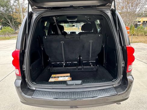 Used 2017 Dodge Grand Caravan SE image 23
