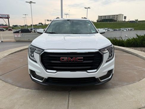Used 2022 GMC Terrain SLE w/ Driver Convenience Package FWD image 11