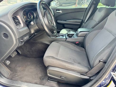 Used 2017 Dodge Charger SE w/ Popular Equipment Group image 5