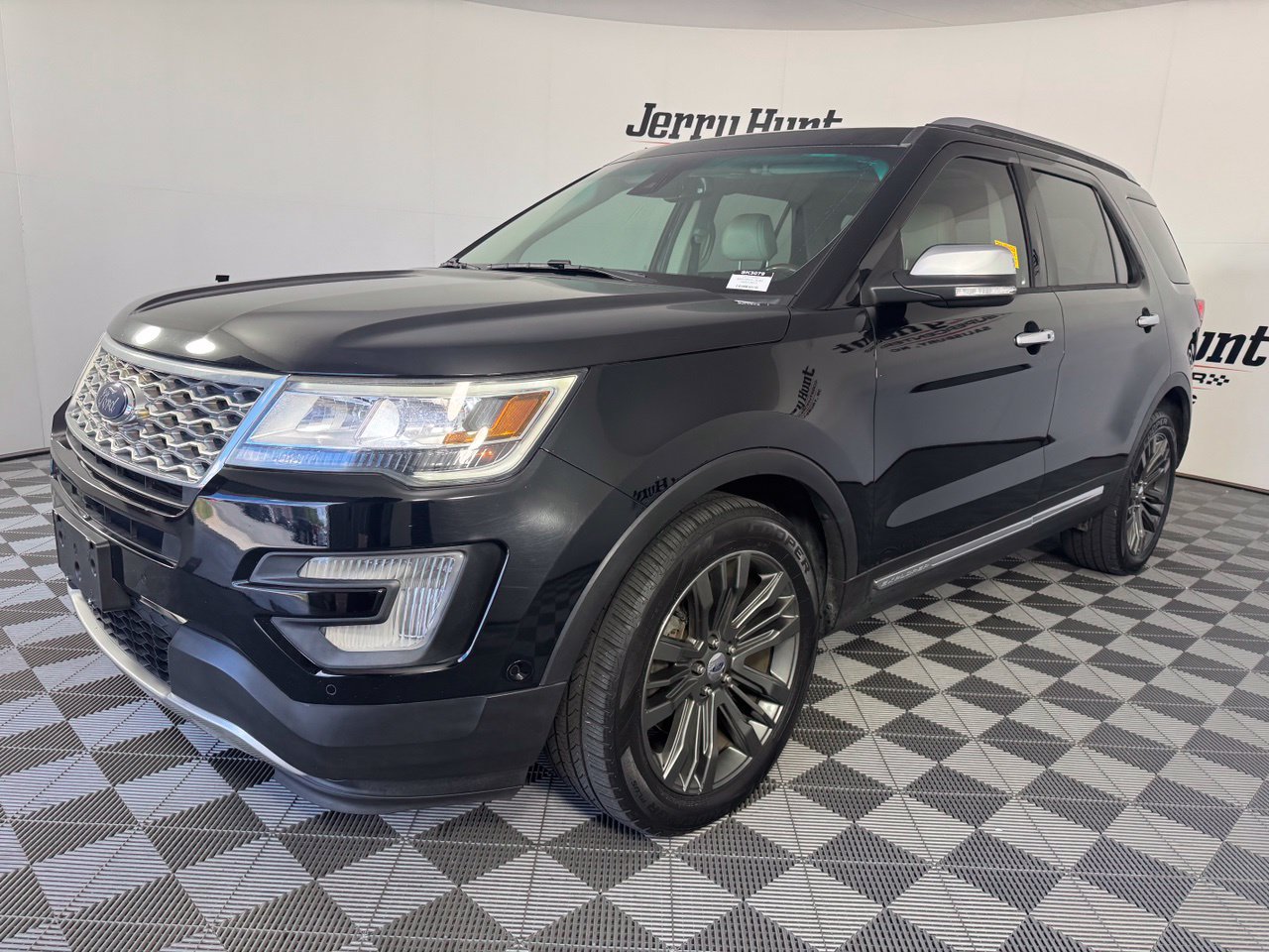 Used 2017 Ford Explorer Platinum AWD/4WD image 1