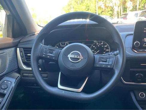 Used 2023 Nissan Rogue SV AWD/4WD image 16