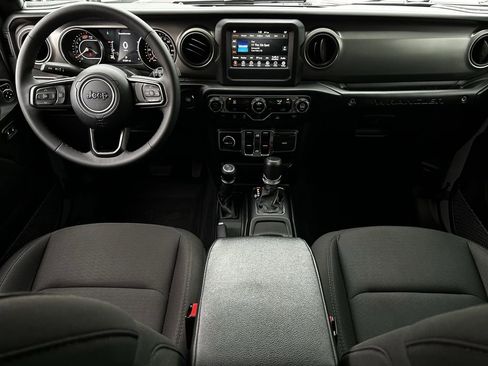 Used 2023 Jeep Wrangler Unlimited Sport AWD/4WD image 10