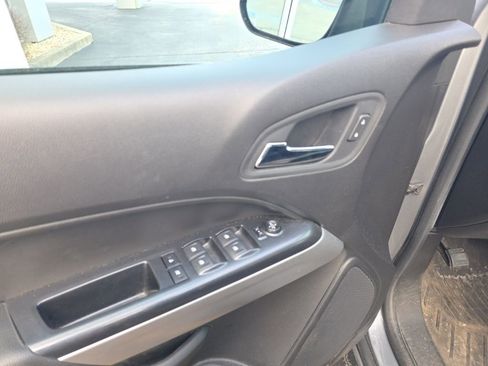 Used 2021 Chevrolet Colorado LT w/ Safety Package image 16