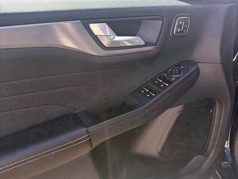 Used 2022 Ford Escape Titanium w/ Class II Trailer Tow Package image 8