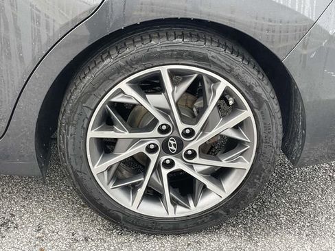 Used 2020 Hyundai Elantra Limited w/ Cargo Package (C1) image 10