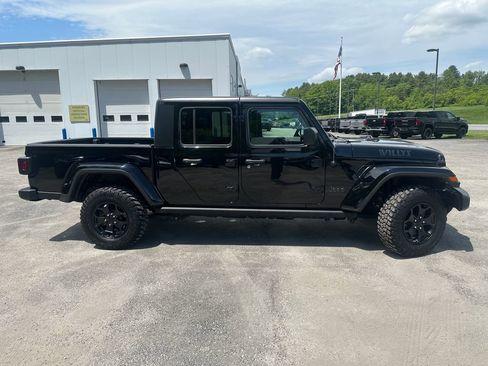 Used 2023 Jeep Gladiator Sport AWD/4WD image 6