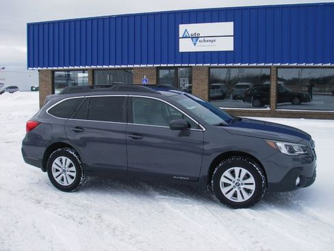 Used 2019 Subaru Outback 2.5i Premium image 3