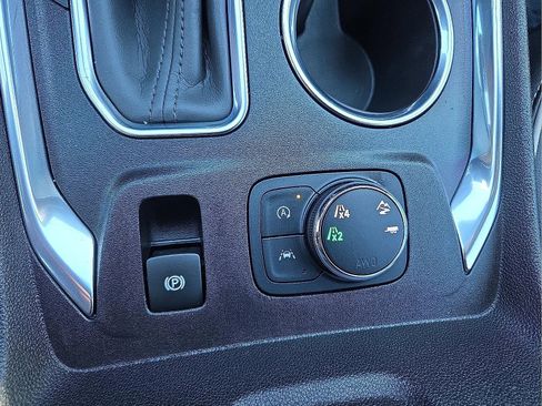 Used 2022 Chevrolet Traverse Premier image 21