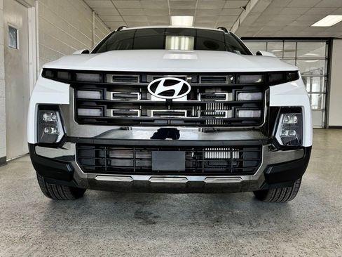 Used 2025 Hyundai Santa Cruz Limited AWD/4WD image 4