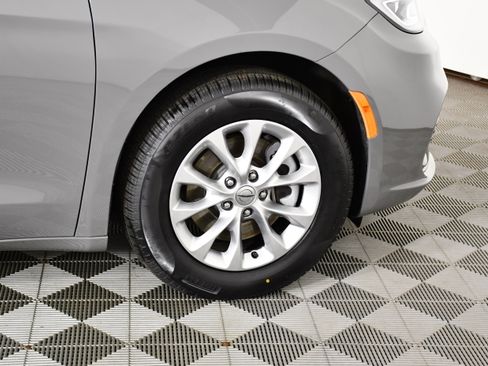 Used 2025 Chrysler Pacifica Select AWD/4WD image 53