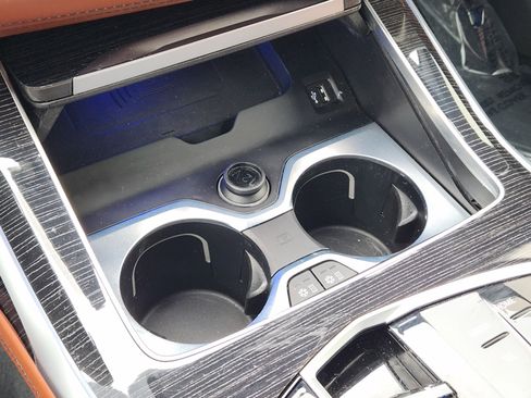 Used 2023 BMW X7 M60i w/ Executive Package image 19