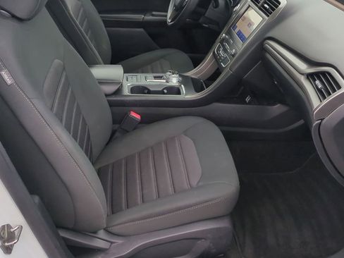 Used 2020 Ford Fusion SE image 21