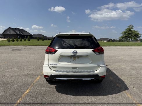 Used 2019 Nissan Rogue SV w/ Sun & Sound Touring Package FWD image 5