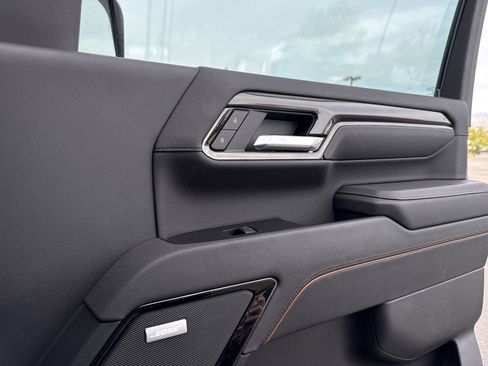 Used 2025 GMC Sierra 2500 AT4 image 13