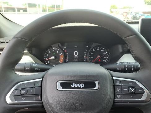 Used 2025 Jeep Compass Limited AWD/4WD image 19