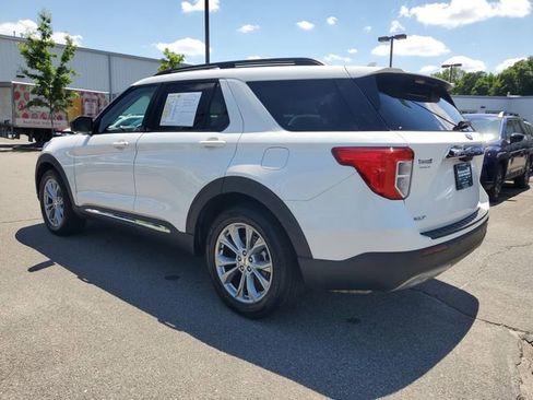 Used 2023 Ford Explorer XLT w/ Equipment Group 202A RWD image 4