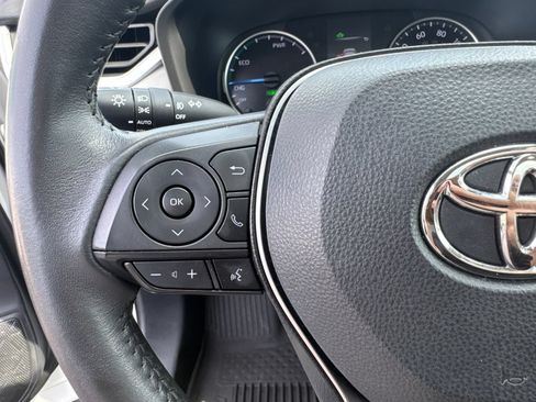 Used 2022 Toyota RAV4 XLE Premium AWD/4WD image 22