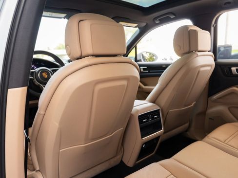Used 2019 Porsche Cayenne AWD/4WD image 32