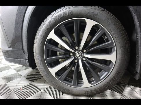 Used 2022 Toyota Highlander XSE FWD image 27