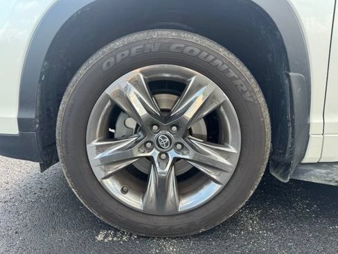 Used 2018 Toyota Highlander Limited Platinum AWD/4WD image 12