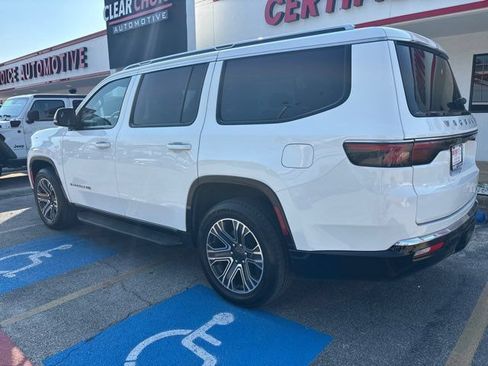 Used 2024 Jeep Wagoneer Series II w/ Flexible Seating Group RWD image 4