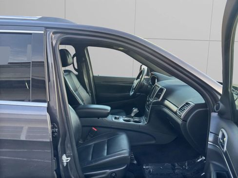 Used 2018 Jeep Grand Cherokee Limited image 14