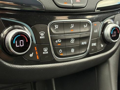 Used 2023 Chevrolet Equinox Premier AWD/4WD image 45