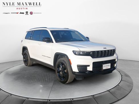 Used 2025 Jeep Grand Cherokee L Altitude AWD/4WD image 2
