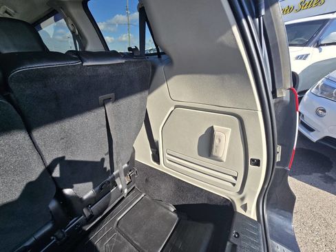 Used 2014 Chrysler Town & Country Touring-L w/ Driver Convenience Group image 35