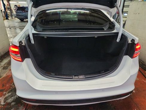 Used 2018 Ford Fusion SE w/ Fusion SE Technology Package image 43