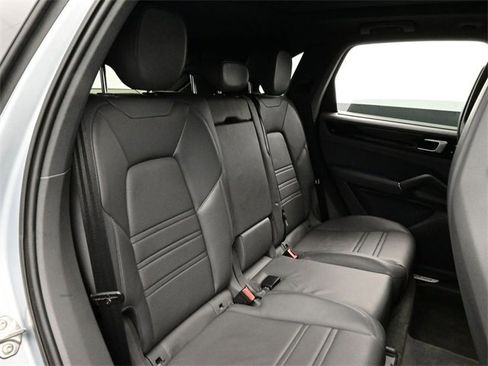 Used 2020 Porsche Cayenne S image 17