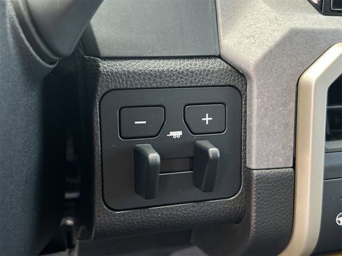 Used 2025 Toyota Tacoma Trailhunter image 29