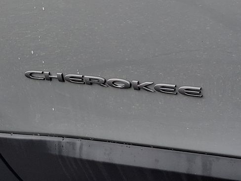Used 2022 Jeep Cherokee Trailhawk w/ Sun, Sound & Nav Group AWD/4WD image 29