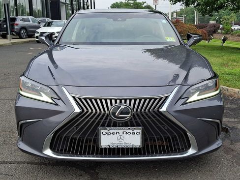 Used 2019 Lexus ES 350 Ultra Luxury w/ Accessory Package 2 FWD image 2