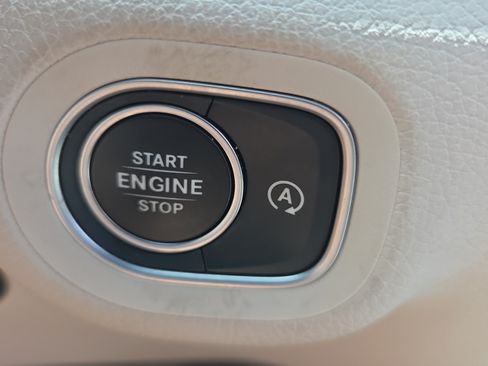 Used 2025 Mercedes-Benz GLE 350 4MATIC image 25