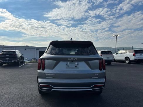Certified 2023 Kia Sorento EX AWD/4WD image 4