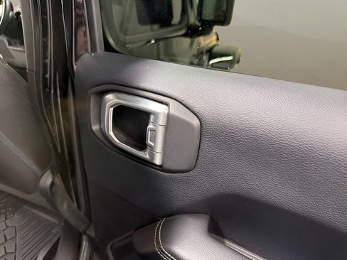 Used 2018 Jeep Wrangler Unlimited Sahara w/ Dual Top Group AWD/4WD image 24