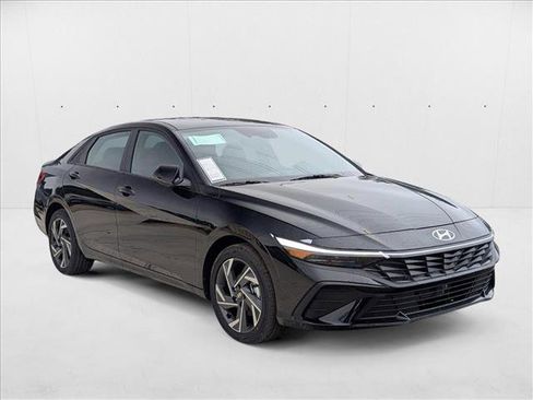 New 2025 Hyundai Elantra SEL image 6