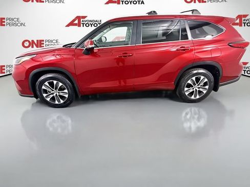 Used 2023 Toyota Highlander XLE AWD/4WD image 4